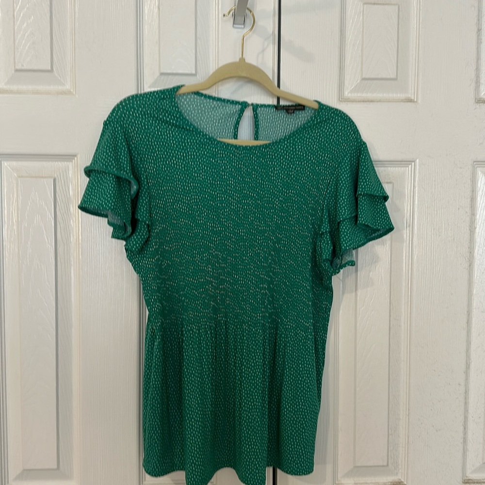Medium Adrianna Papell green polka dot blouse